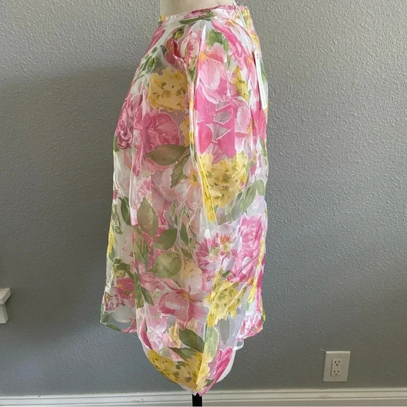 Olivaceous Bubble Sleeve Floral Top Size Medium NWT - Picture 4 of 7
